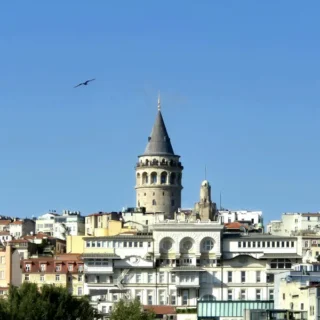 ‎💭 هل تتخيل في راس السنه رحلة تعيش فيها أجواء القصور العثمانية، الأسواق الشعبية، وأحلى لحظات الغروب على البسفور؟ ✨�رحلتنا الجماعية إلى اسطنبول مش مجرد سفر… هي تجربة متكاملة مليانة مغامرات، ضحك، وذكريات ما تنسى 🇹🇷💫